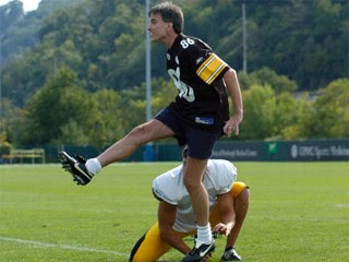 Pausch kicking during the Steelers practice