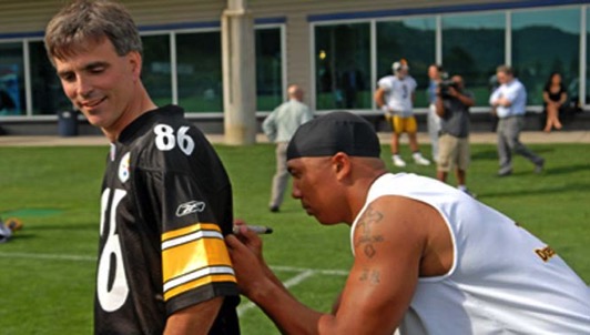 Hines Ward signing his jersey for Randy Pausch