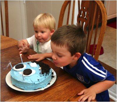 Description: https://www.wolverton-mountain.com/articles/images/owens-surprise-birthday-cake-for-jack/9.png