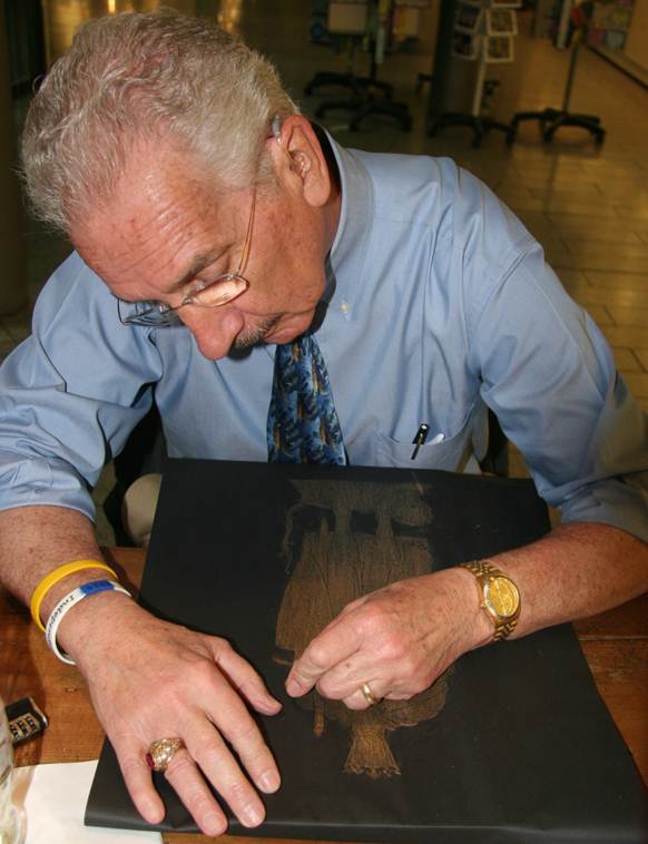 Al doing a rubbing of Robert the Bruce