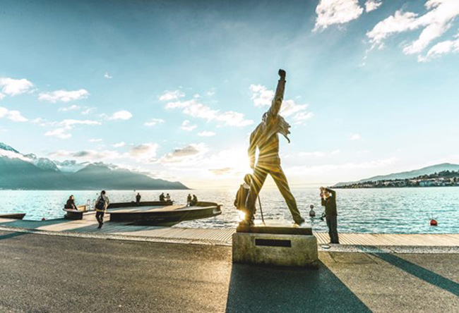 A statue of Freddie Mercury at Montreux